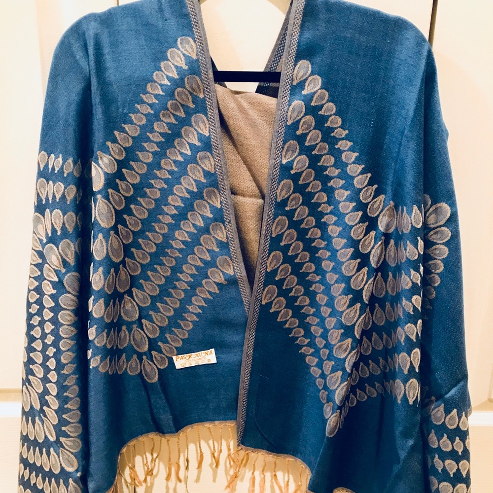 Blue 100% cashmere pashmina shawl.